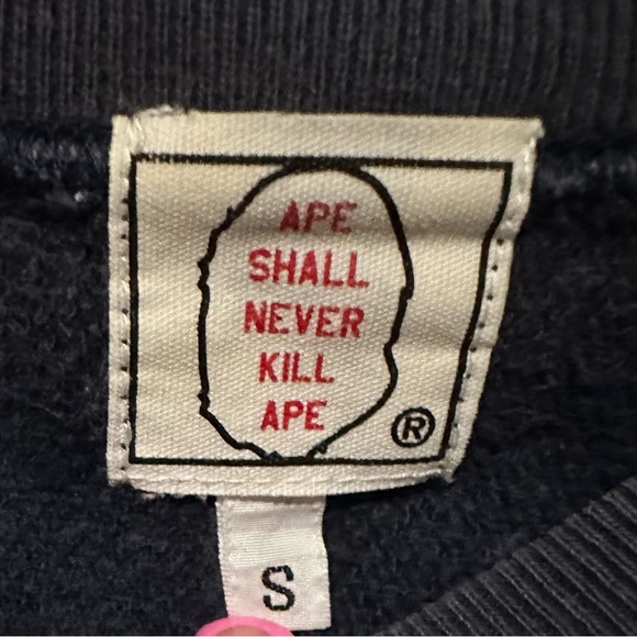 A Bathing APE Crew Neck Big Logo in Navy Size Small - Picture 6 of 8